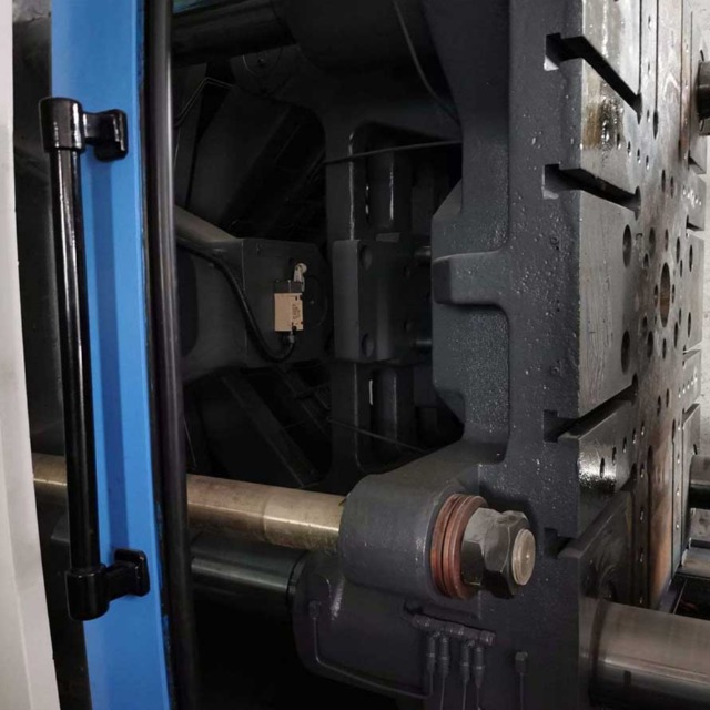 注塑机调机技巧：先快后慢法