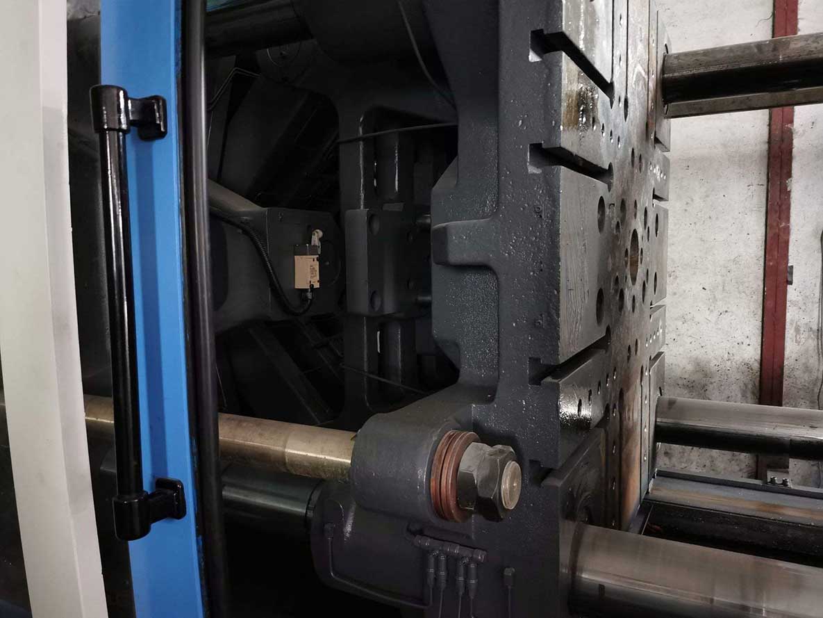 032-注塑机：先快后慢法